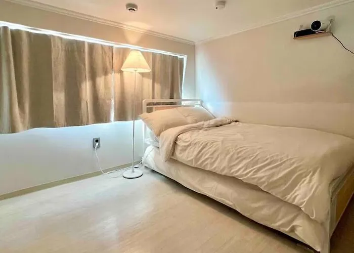 Apartment 1 Minute To Samgakji Area, 2 Rooms, 3 Beds, Myeongdong, Hongdae, Itaewon, Station, Maximum 4 People, Hybe, Airport Bus Seoul