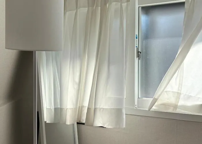 1 Minute To Samgakji Area, 2 Rooms, 3 Beds, Myeongdong, Hongdae, Itaewon, Station, Maximum 4 People, Hybe, Airport Bus Seoul
