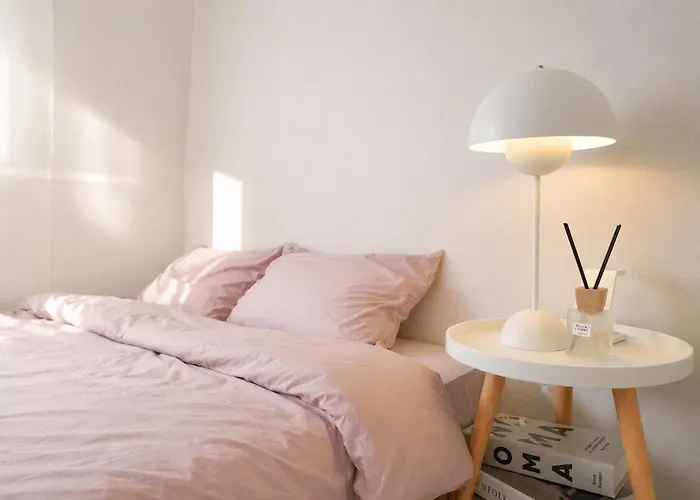 Apartment 1 Minute To Samgakji Area, 2 Rooms, 3 Beds, Myeongdong, Hongdae, Itaewon, Station, Maximum 4 People, Hybe, Airport Bus *