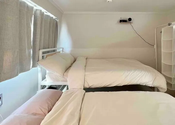 Apartment 1 Minute To Samgakji Area, 2 Rooms, 3 Beds, Myeongdong, Hongdae, Itaewon, Station, Maximum 4 People, Hybe, Airport Bus Seoul