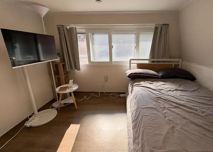 1 Minute To Samgakji Area, 2 Rooms, 3 Beds, Myeongdong, Hongdae, Itaewon, Station, Maximum 4 People, Hybe, Airport Bus Seoul