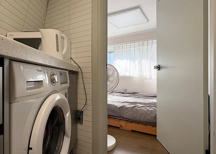 Apartment 1 Minute To Samgakji Area, 2 Rooms, 3 Beds, Myeongdong, Hongdae, Itaewon, Station, Maximum 4 People, Hybe, Airport Bus *
