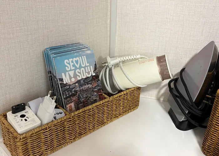 1 Minute To Samgakji Area, 2 Rooms, 3 Beds, Myeongdong, Hongdae, Itaewon, Station, Maximum 4 People, Hybe, Airport Bus * Seoul