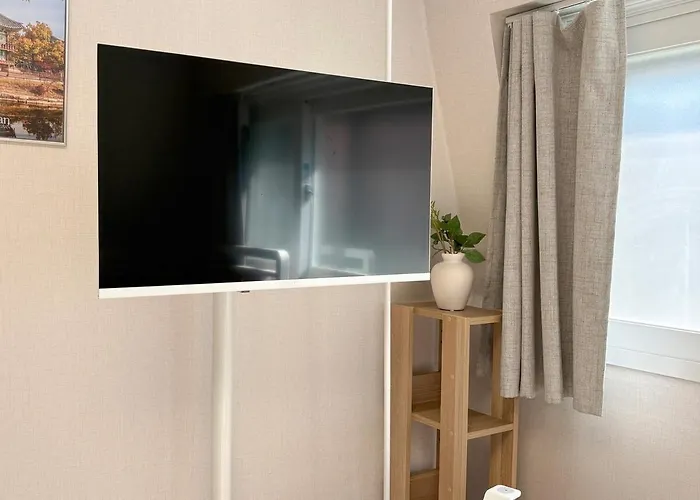 1 Minute To Samgakji Area, 2 Rooms, 3 Beds, Myeongdong, Hongdae, Itaewon, Station, Maximum 4 People, Hybe, Airport Bus * Seoul