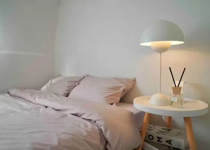 Apartment 1 Minute To Samgakji Area, 2 Rooms, 3 Beds, Myeongdong, Hongdae, Itaewon, Station, Maximum 4 People, Hybe, Airport Bus *