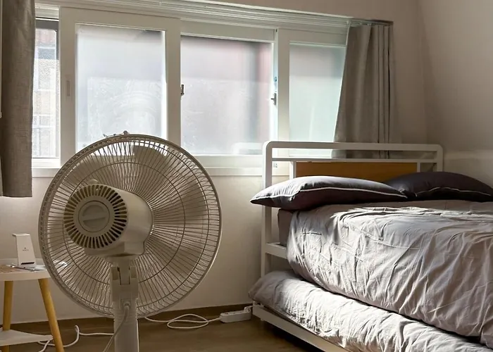 1 Minute To Samgakji Area, 2 Rooms, 3 Beds, Myeongdong, Hongdae, Itaewon, Station, Maximum 4 People, Hybe, Airport Bus Seoul